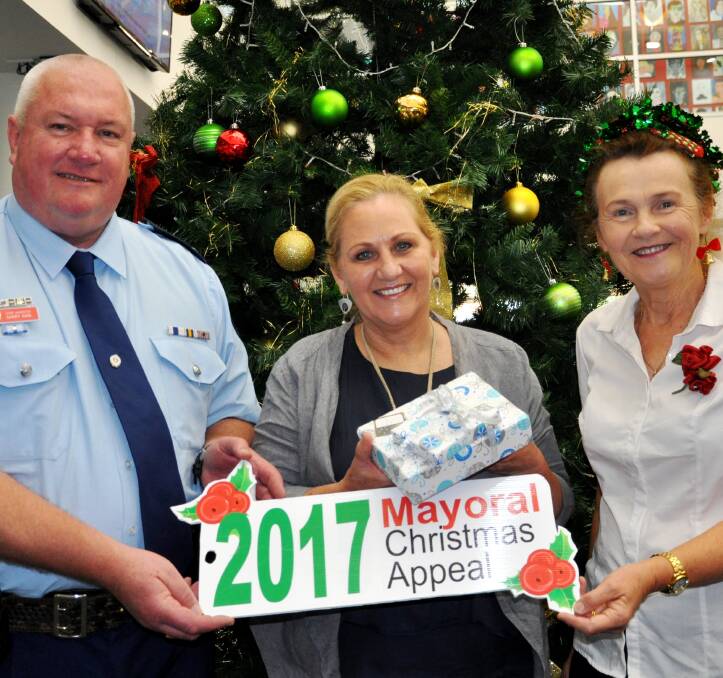 Inspector Garry Sims from Hawkesbury Police, Mayor Mary Lyons-Buckett, and Mary Munns from Macquarie Towns Choral Society