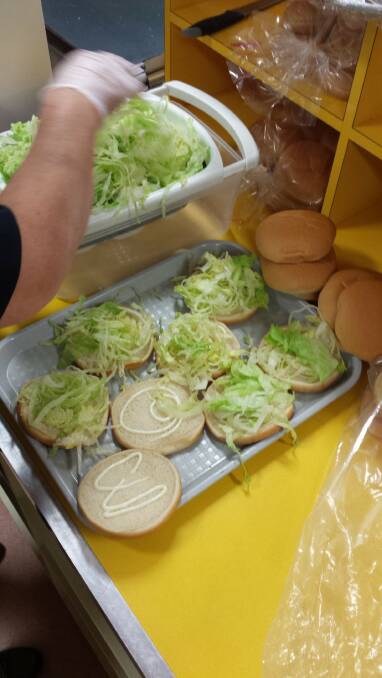 Chicken burgers with lettuce and mayonnaise are $3.50.
