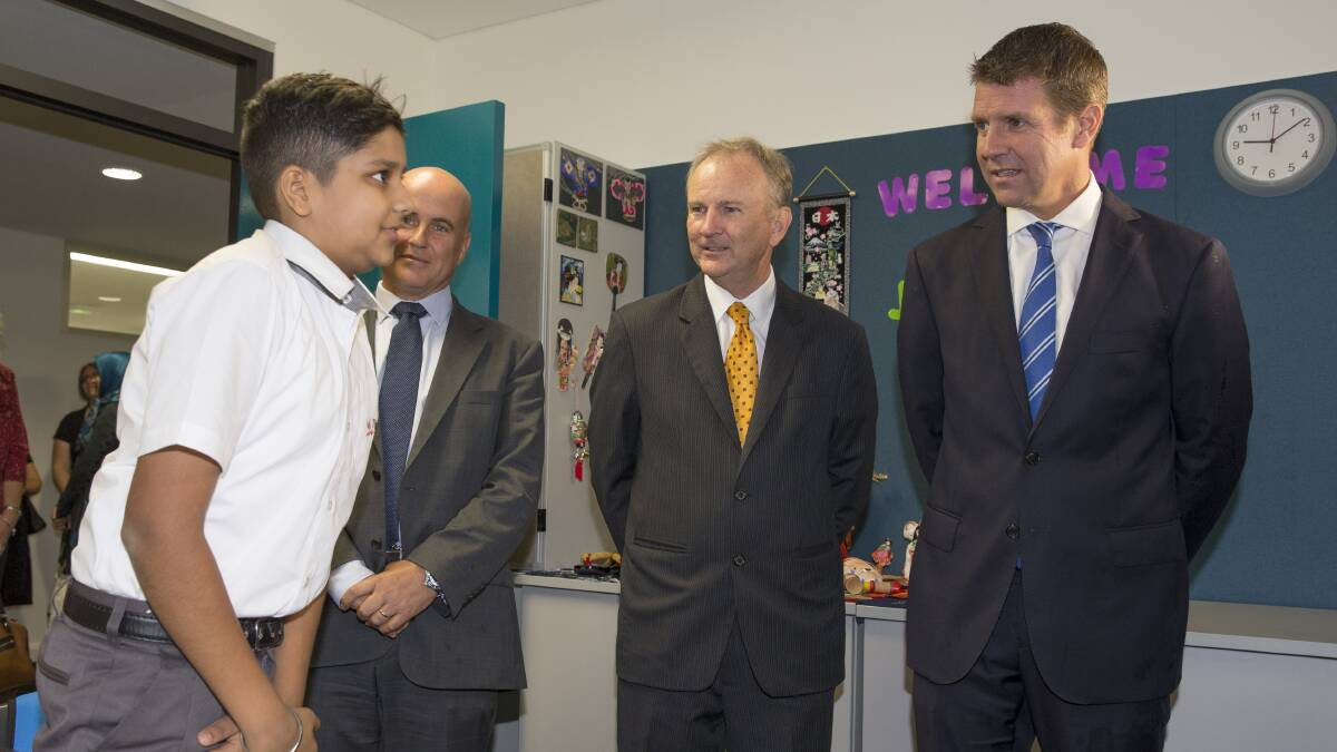 Mike Baird and Kevin Conolly meet with students at Riverbank Primary School in 2015. Picture: Geoff Jones