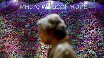 REFILE - CORRECTING GRAMMAR
A woman walks past a message board in support of the passengers and family members of the missing Malaysia Airlines Flight MH370, at a shopping mall in Bangsar near Kuala Lumpur March 21, 2014. REUTERS/Samsul Said (MALAYSIA - Tags: DISASTER TRANSPORT) Photo: SAMSUL SAID