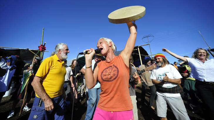 People power: Oonagh Om Shanti leads celebrations at the Bentley protest camp. Photo: Marc Stapelberg/APN