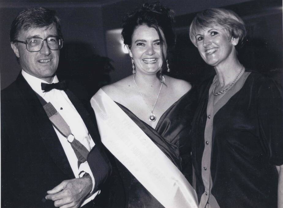  Nicole Ryan (nee Paine) was a Hawkesbury Showgirl entrant in the 1990s.
