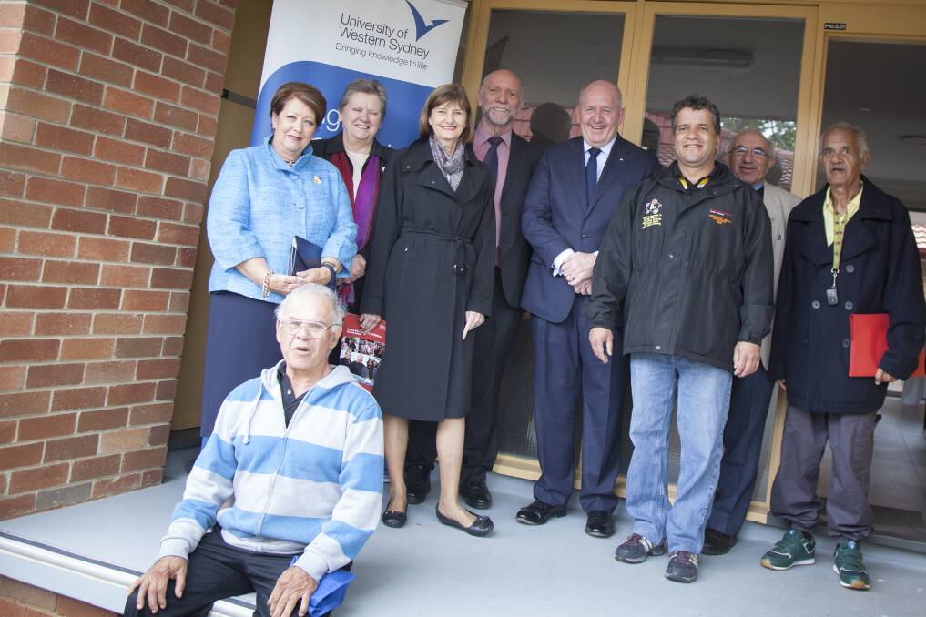 Governor-General Sir Peter Cosgrove and Lady Cosgrove with workers from The Men’s Shed and the Men’s Health Unit on UWS Hawkesbury campus.
