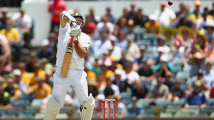 Graeme Smith found himself in early trouble against Mitchell Johnson in today's first session.