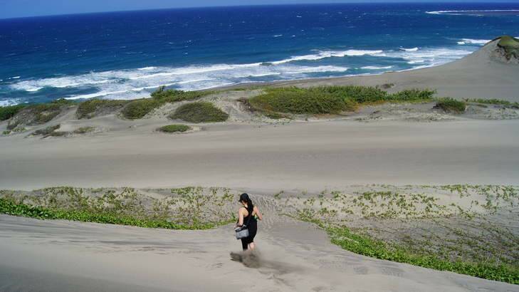 Soft sand makes climbing the sand dunes difficult, but it makes coming down much easier. Photo: Craig Platt