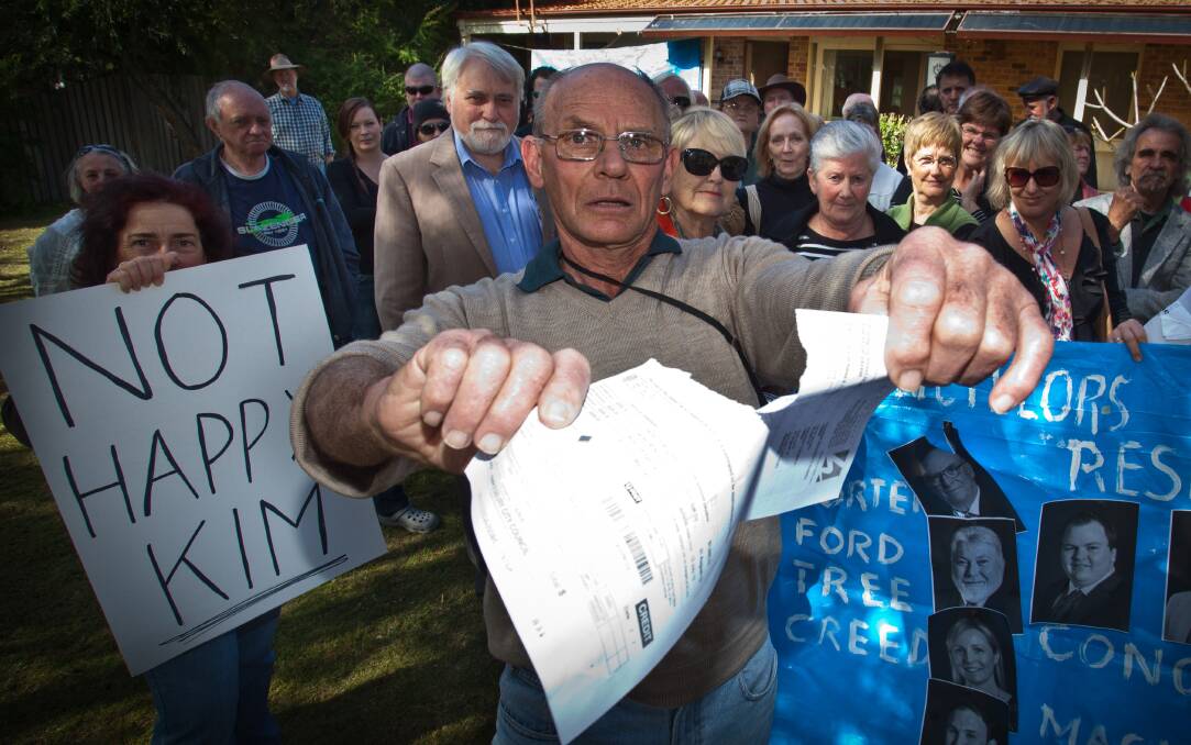 North Richmond’s Phillip Knobb rips up his rates notice, as angry Hawkesbury residents protest against the rates rise by Hawkesbury Council.Picture:Geoff Jones