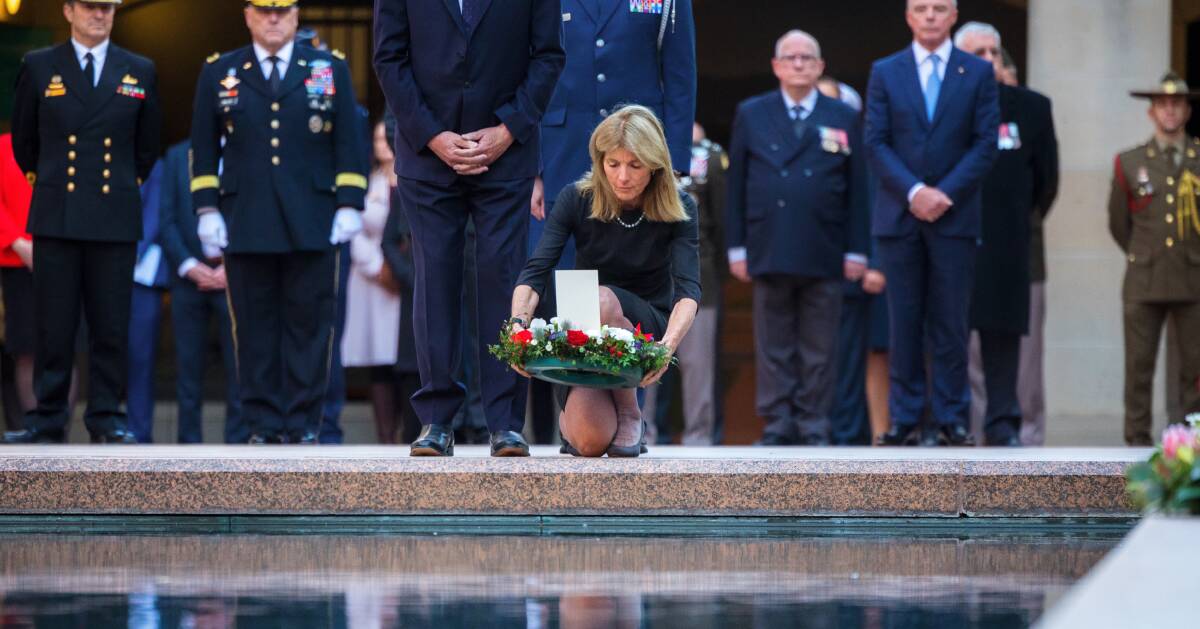 US ambassador Caroline Kennedy laying a wreath at the Australian War Memorial. Picture: Sitthixay Ditthavong
