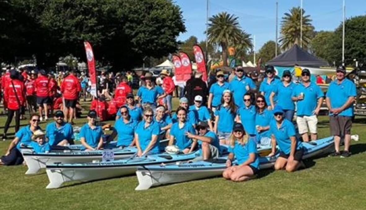 The team: The Murray Marathon Maniacs - Team Blue Datto prior to the start of the paddle. Picture: Supplied.