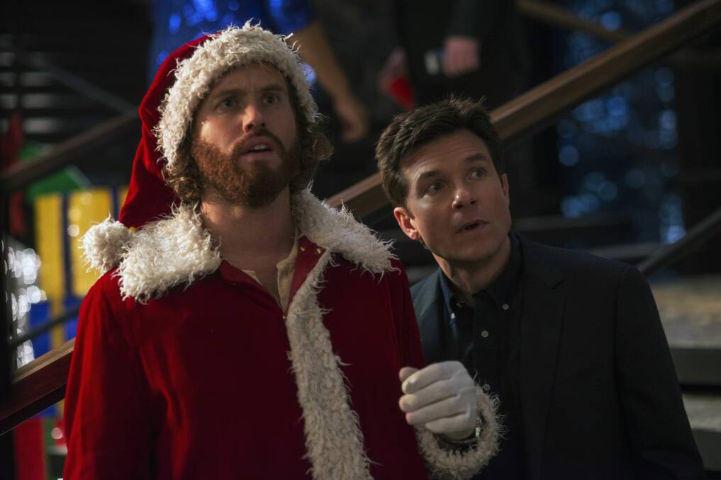 TJ Miller and Jason Bateman in Office Christmas Party (2016)