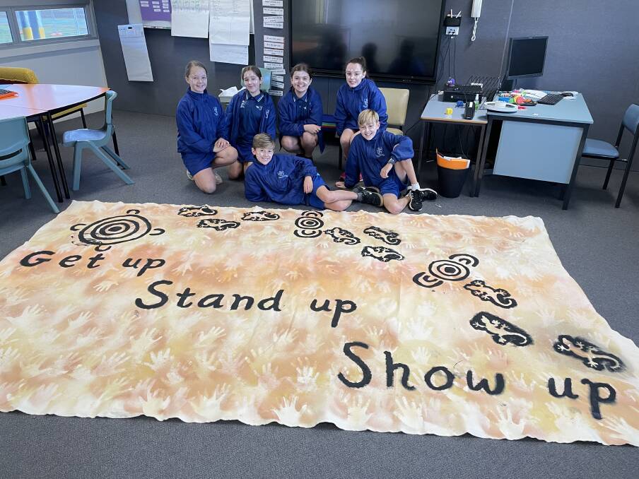 Pitt Town Public School pupils unveil their whole-school mural made for NAIDOC. Picture: Supplied
