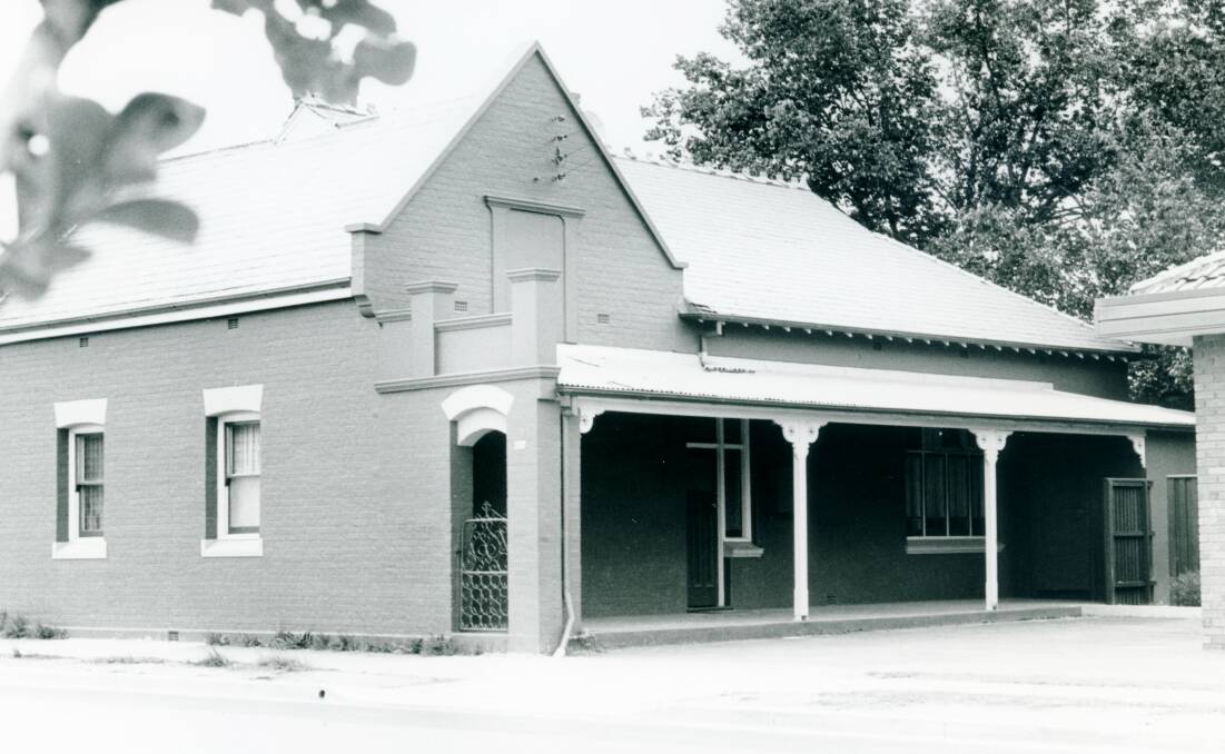 The old Richmond Council building photographed by M. Chadwick, 1979. Courtesy: Hawkesbury Library Service
