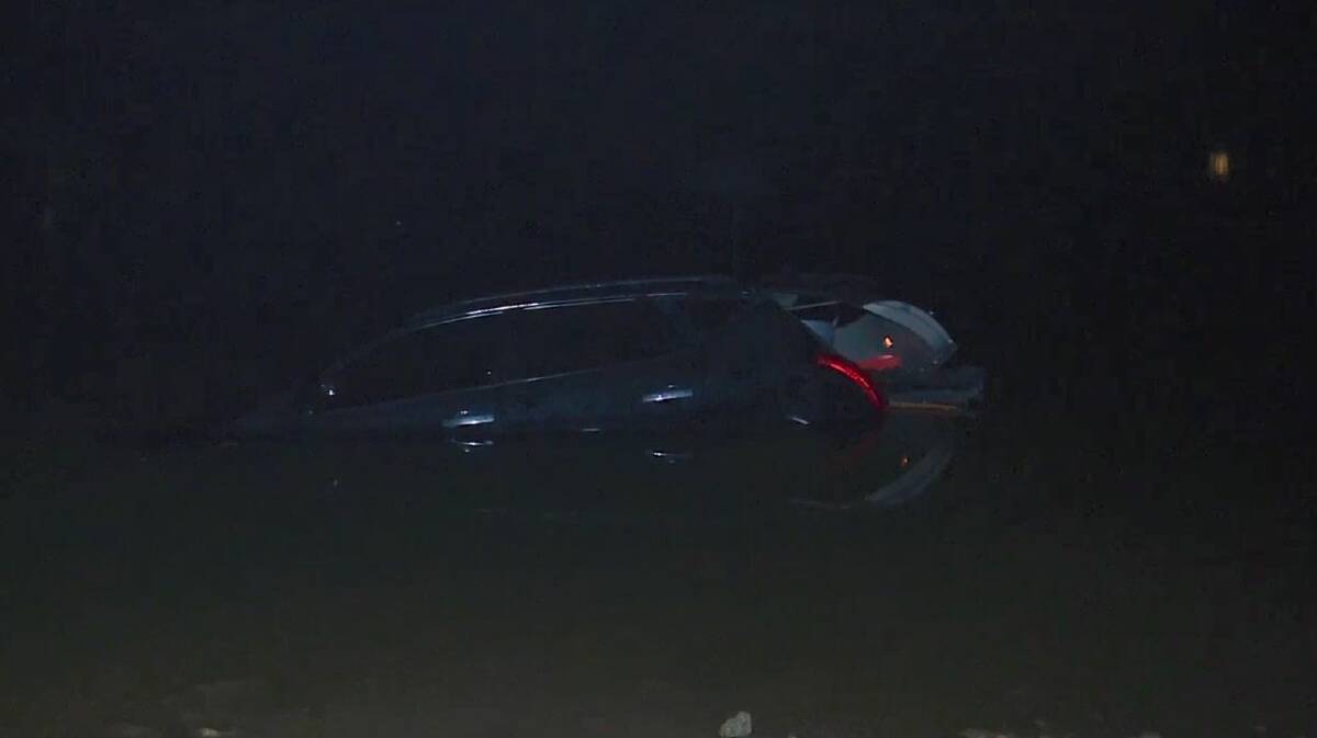 The car in the river at Pitt Town. Picture: TNV.