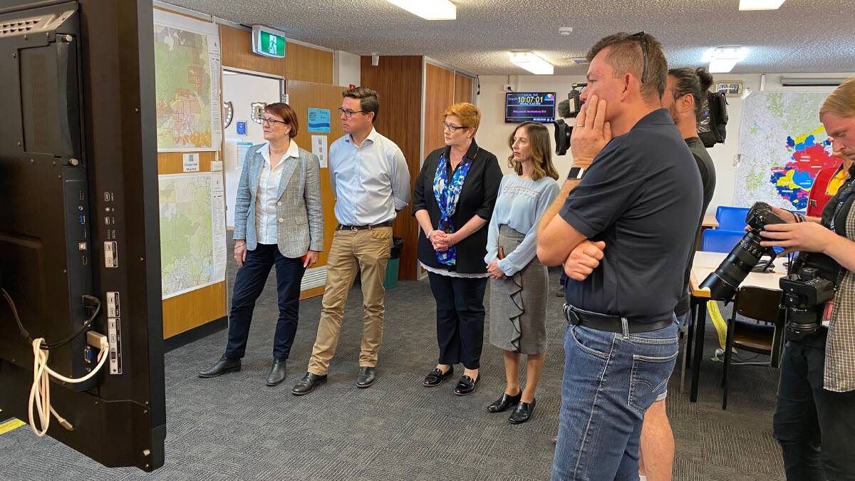 Briefing: Susan Templeman, David Littleproud, Marise Payne, Robyn Preston, Barry Calvert (not pictured) and head of recovery Andrew Colvin are briefed on the current bushfire situation at Hawkesbury Fire Control Centre. Picture: Supplied. 
