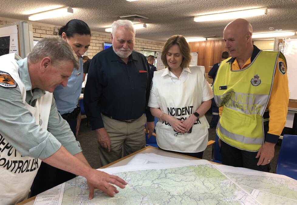 Hawkesbury Mayor Barry Calvert receives an update on the fire situation. Picture: Supplied.