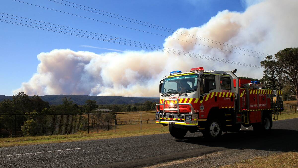 Blaze: Views from Comleroy and Blaxands Ridge Roads at Kurrajong as bushfires continue to burn to the south-west of Kurrajong and Blaxlands Ridge. Picture: Geoff Jones.