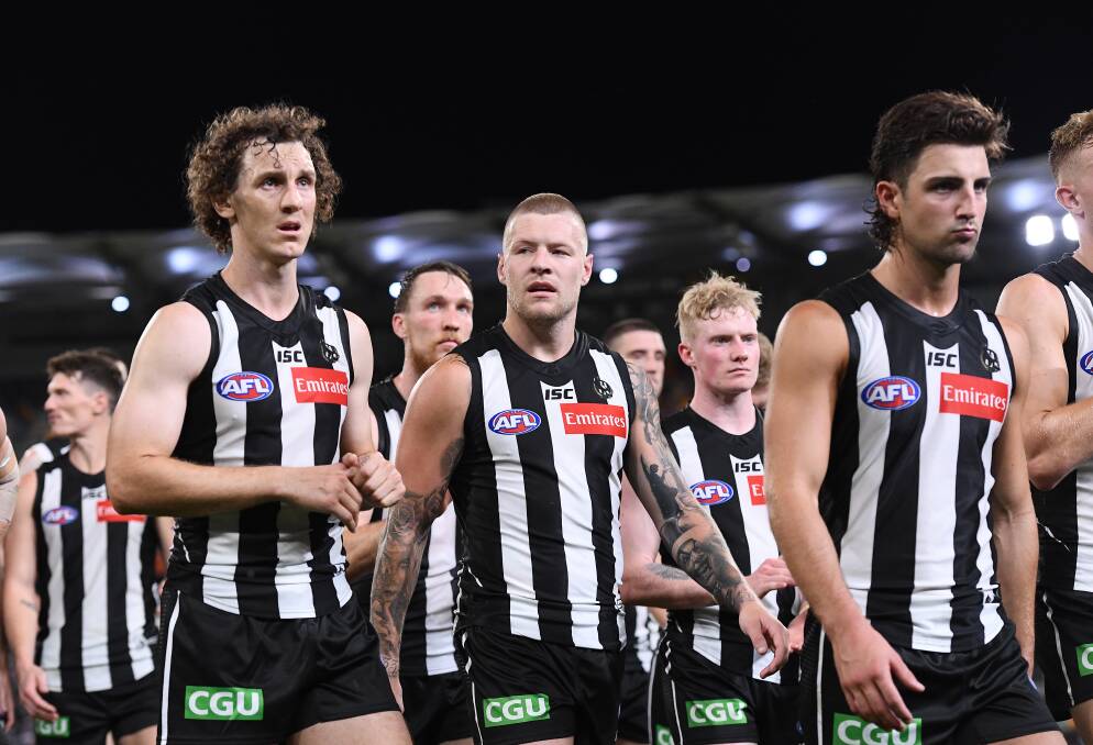 A dejected Collingwood side walks off. Photo: Quinn Rooney/Getty Images