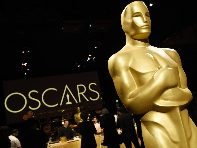 A decision to issue some Oscars during the ceremony's TV telecast ad breaks has been reversed.