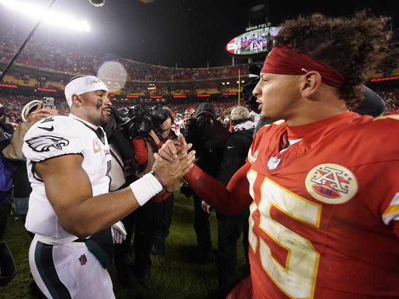 Japen Hurts (l) and his Philadelphia Eagles got the better of Patrick Mahomes' Kansas City Chiefs. (AP PHOTO)