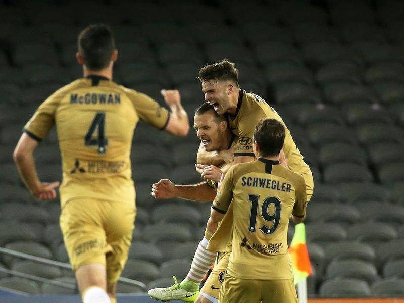 Western Sydney have beaten Melbourne Victory 2-1 in their A-League clash at Marvel Stadium.