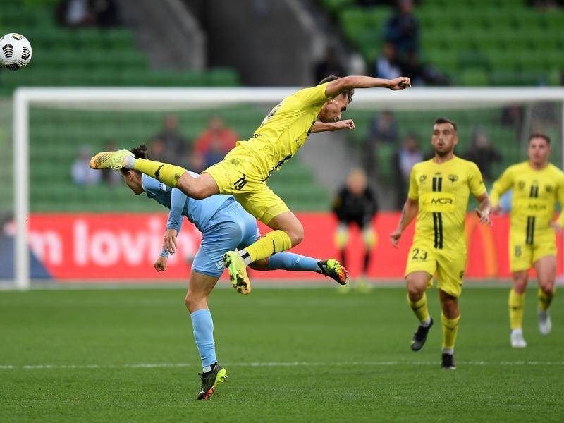 Melbourne City and Wellington Phoenix have played out a 2-2 A-League draw at AAMI Park in Melbourne.