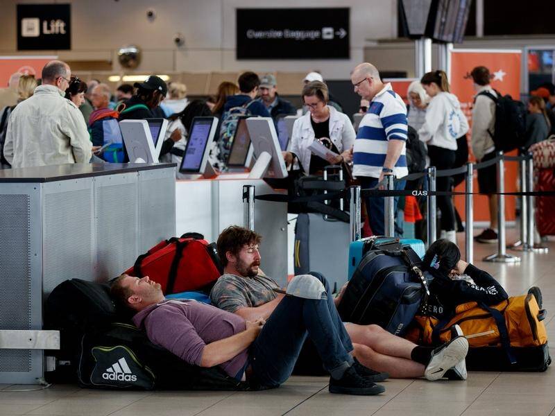 Domestic aviation performance figures show one-in-three departures in November were not on time. (Nikki Short/AAP PHOTOS)