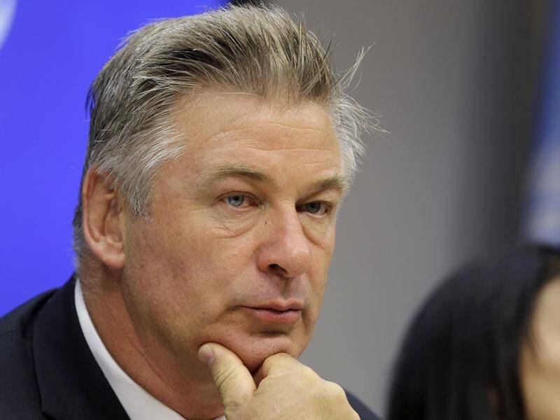 Alec Baldwin's lawyers say he will hand over his mobile phone as the 'Rust' movie probe continues.