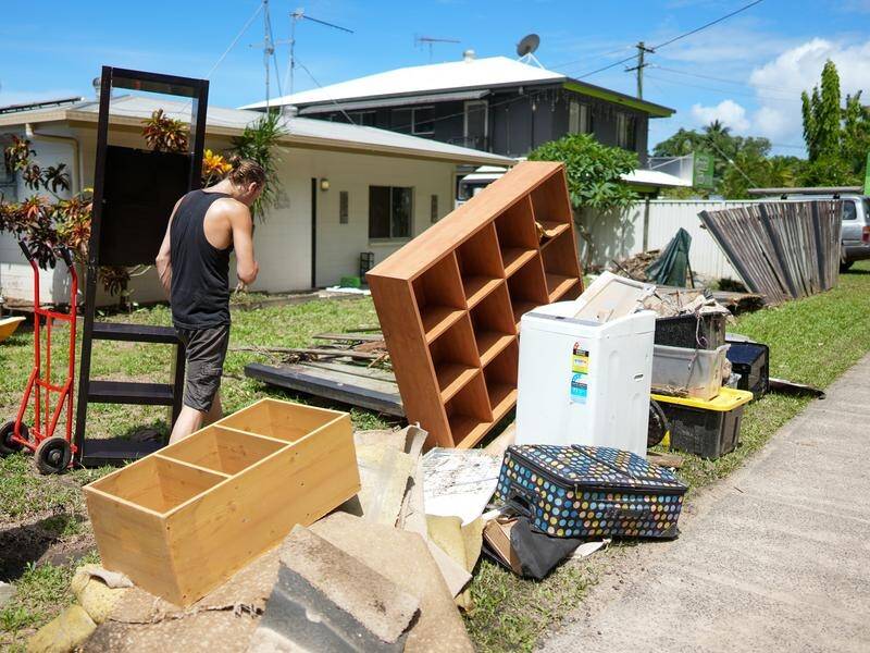 Queenslanders hit by the flooding from ex tropical cyclone Jasper can apply for financial help. (Nuno Avendano/AAP PHOTOS)