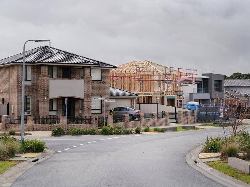 Bigger mortgages reduce home owners' household spending in other areas, a new RBA report says.