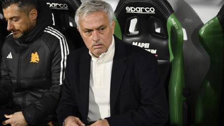 Roma coach Jose Mourinho is once more in the headlines, on and off the field, in Serie A. (AP PHOTO)