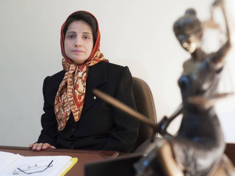 An "alternative Nobel" has gone to Iranian human rights lawyer Nasrin Sotoudeh.