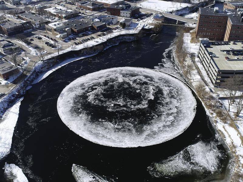 A naturally occurring spinning ice disc is attracting attention in the US state of Maine.