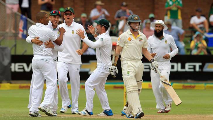 Early wicket ... Australia's batsman Chris Rogers, second from right, leaves the field after dismissed by South Africa's bowler Vernon Philander, left, for 5 runs. Photo: AP Photo