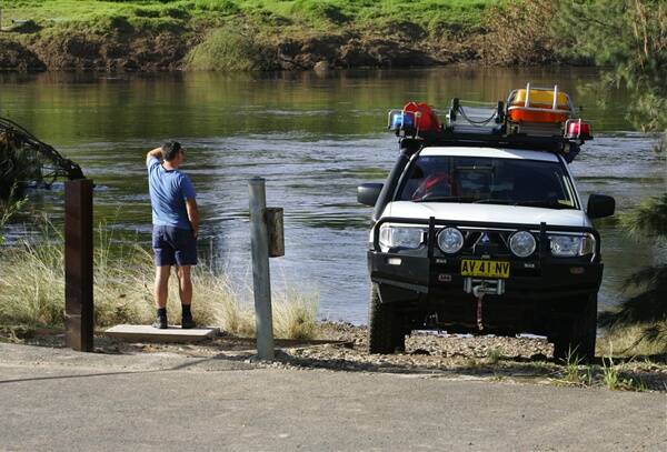 (Thursday 4pm update) Emergency crews search for man missing in Hawkesbury River
