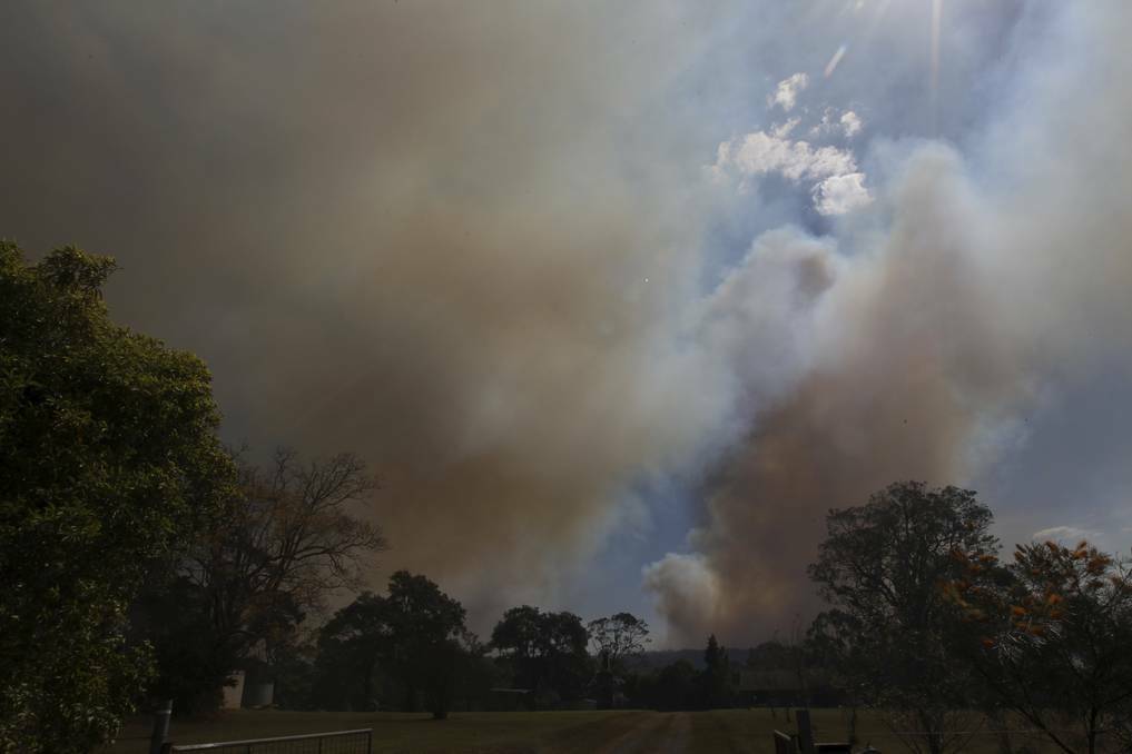 Bushfire heading towards Hawkesbury Heights. Picture: Nick Moir
